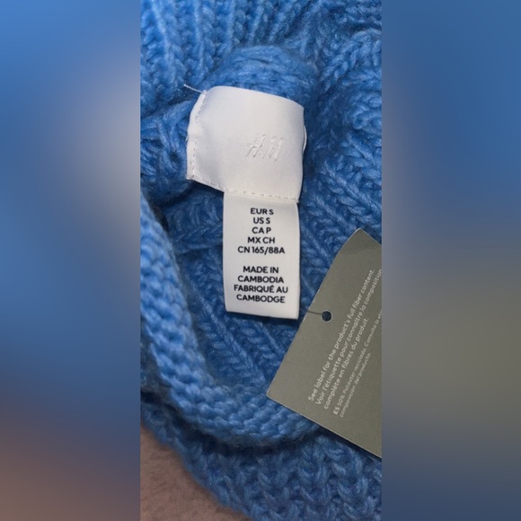 Brand New, Never worn Turtleneck sweater - Picture 2 of 2